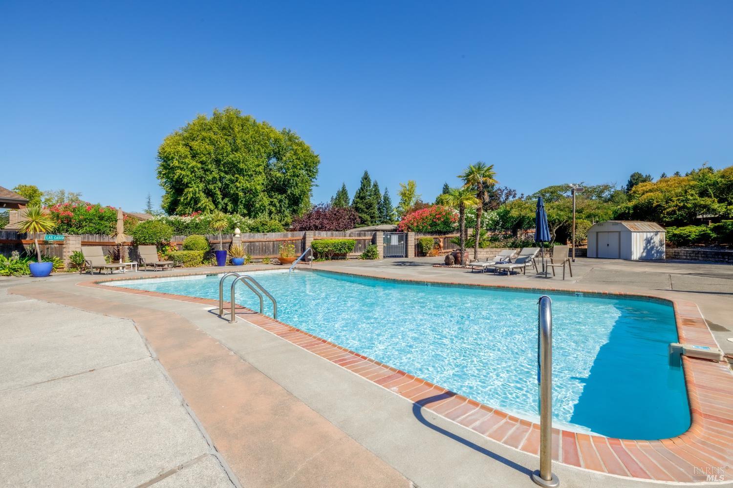 Detail Gallery Image 3 of 12 For 446 Las Casitas Ct #D,  Santa Rosa,  CA 95403 - 3 Beds | 2 Baths