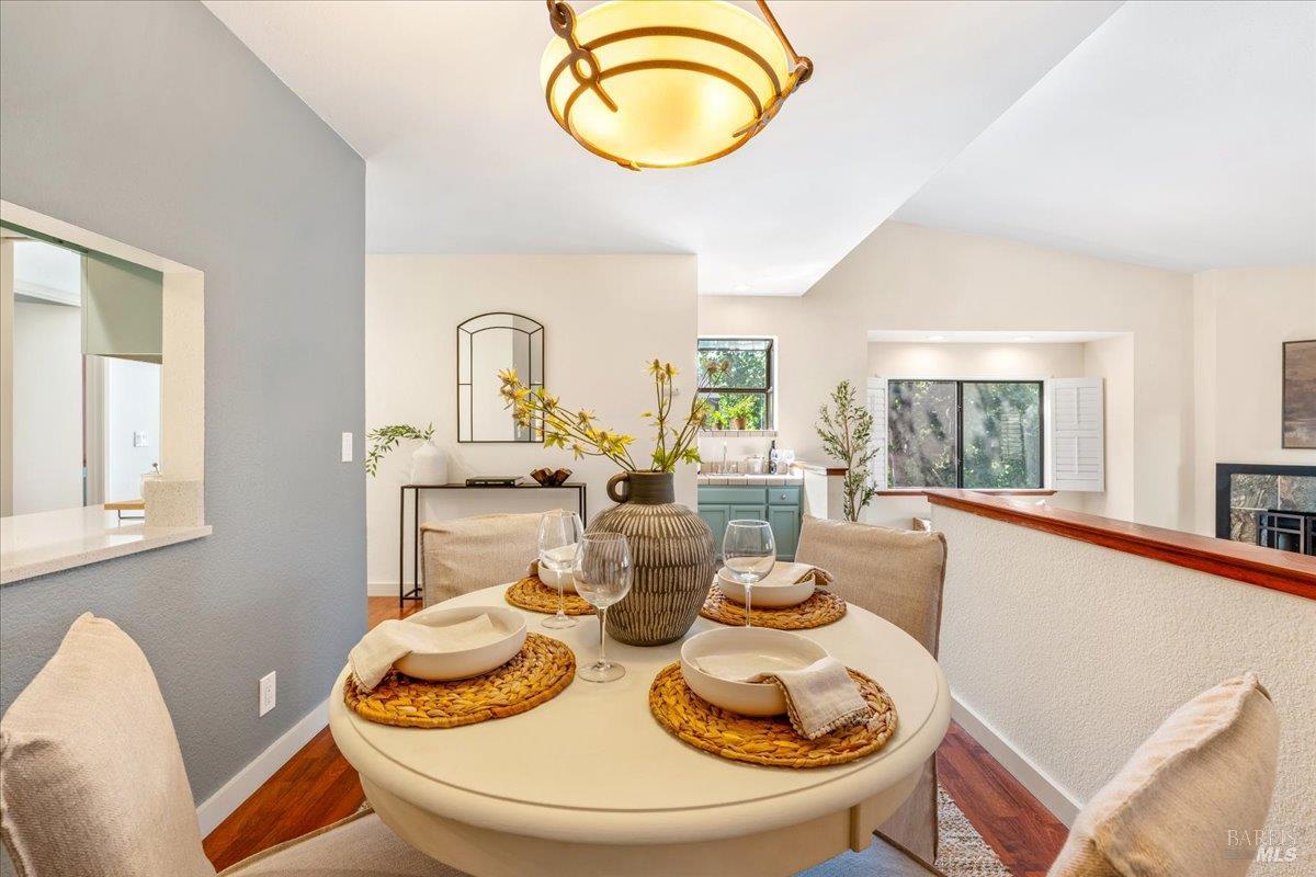 Detail Gallery Image 10 of 34 For 1 Freedom Ln, Petaluma,  CA 94952 - 2 Beds | 2/1 Baths