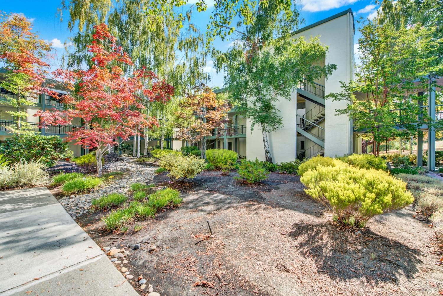Detail Gallery Image 3 of 29 For 1621 Ptarmigan Dr 3c,  Walnut Creek,  CA 94595 - 2 Beds | 2 Baths