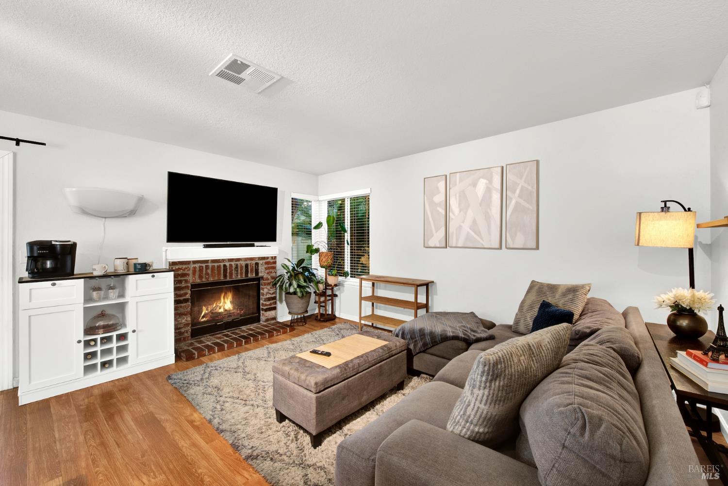 Detail Gallery Image 12 of 39 For 206 Colby Dr, Vacaville,  CA 95687 - 3 Beds | 2/1 Baths