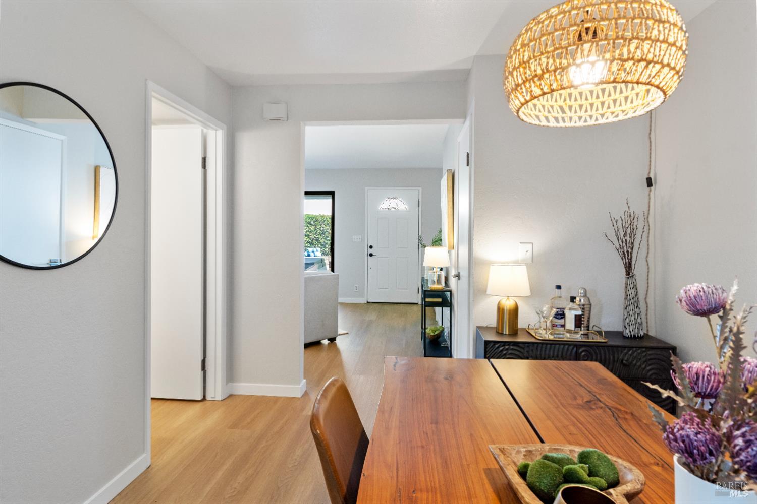 Detail Gallery Image 11 of 37 For 9 Village Ct, San Rafael,  CA 94903 - 3 Beds | 2/1 Baths