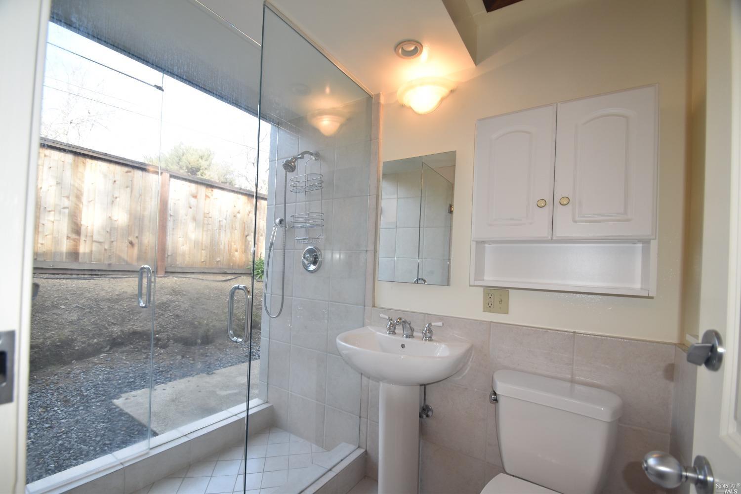 Detail Gallery Image 23 of 46 For 2151 Elderberry Ln, San Rafael,  CA 94903 - 3 Beds | 2 Baths