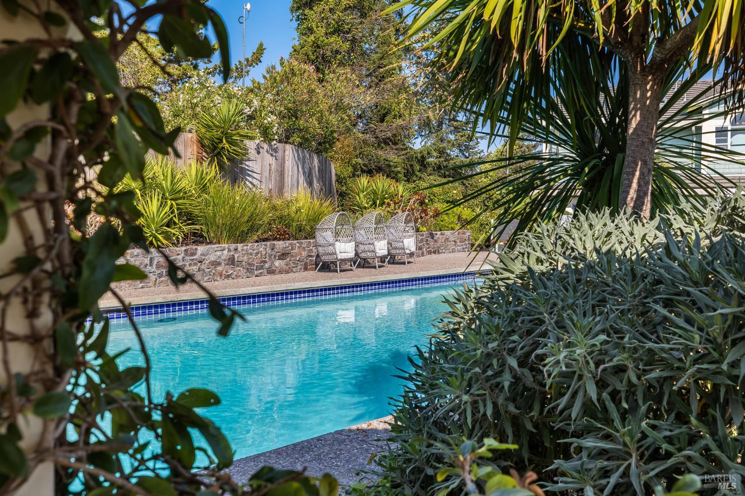 Detail Gallery Image 24 of 76 For 16 Fontana Ct, Novato,  CA 94945 - 5 Beds | 3/1 Baths