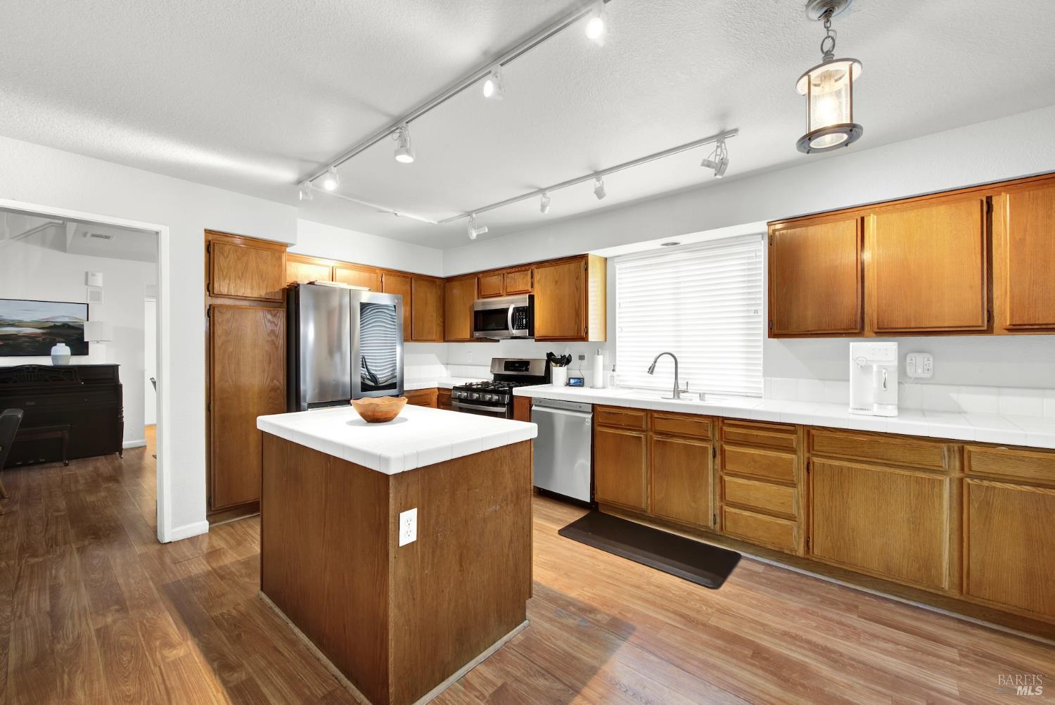 Detail Gallery Image 15 of 39 For 206 Colby Dr, Vacaville,  CA 95687 - 3 Beds | 2/1 Baths