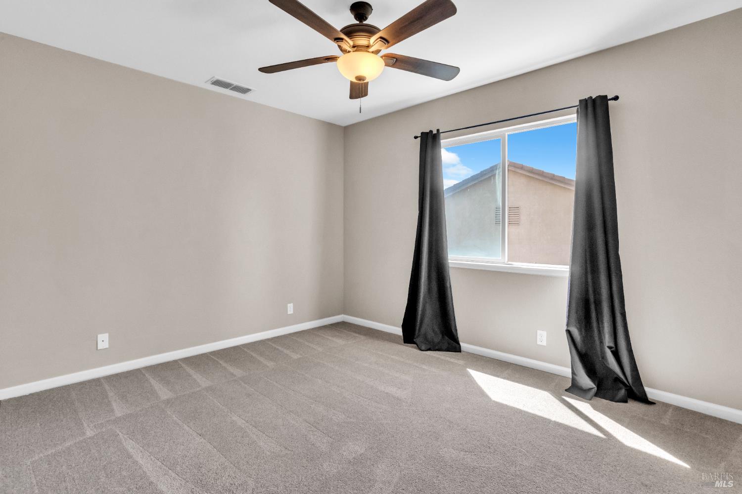 Detail Gallery Image 14 of 44 For 2040 Mariposa Dr, Dixon,  CA 95620 - 4 Beds | 2/1 Baths