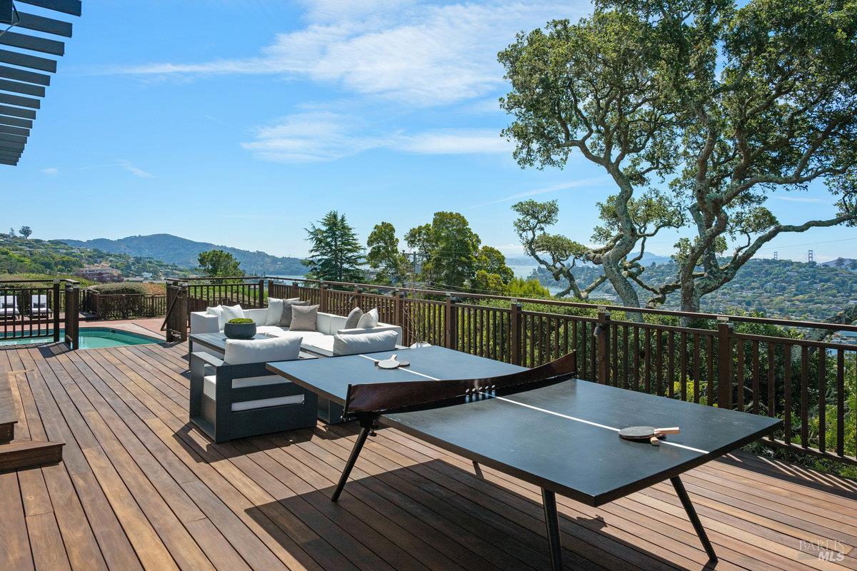 Detail Gallery Image 16 of 72 For 1 Tara View Rd, Belvedere Tiburon,  CA 94920 - 8 Beds | 4/1 Baths
