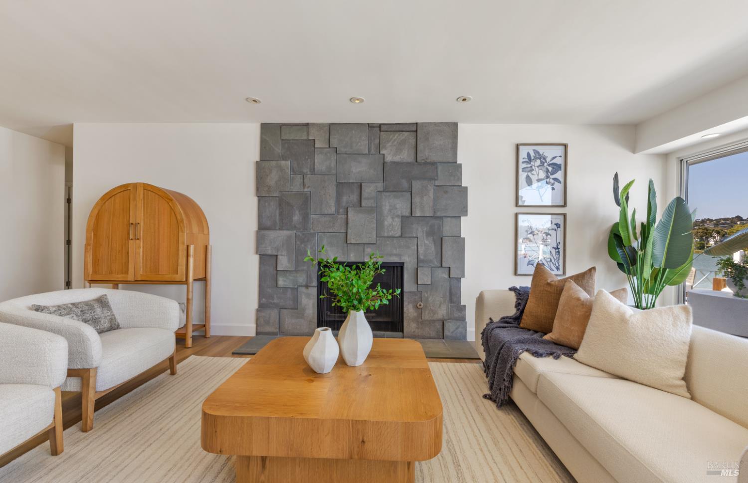 Detail Gallery Image 8 of 47 For 254 Riviera Cir, Larkspur,  CA 94939 - 3 Beds | 2/1 Baths