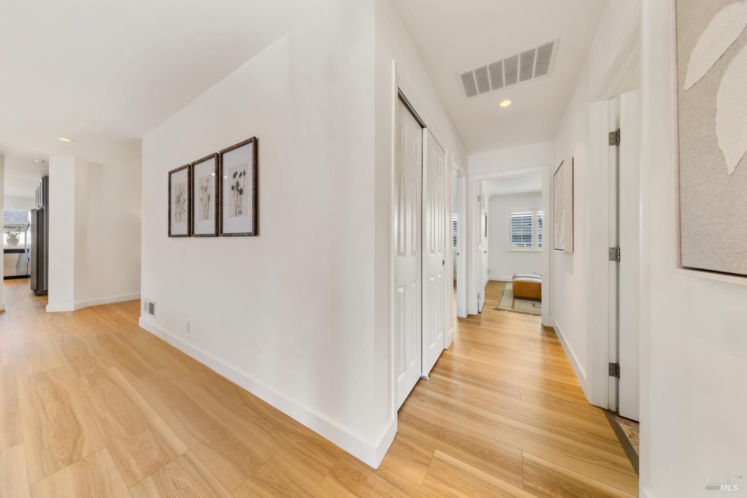 Detail Gallery Image 24 of 47 For 254 Riviera Cir, Larkspur,  CA 94939 - 3 Beds | 2/1 Baths