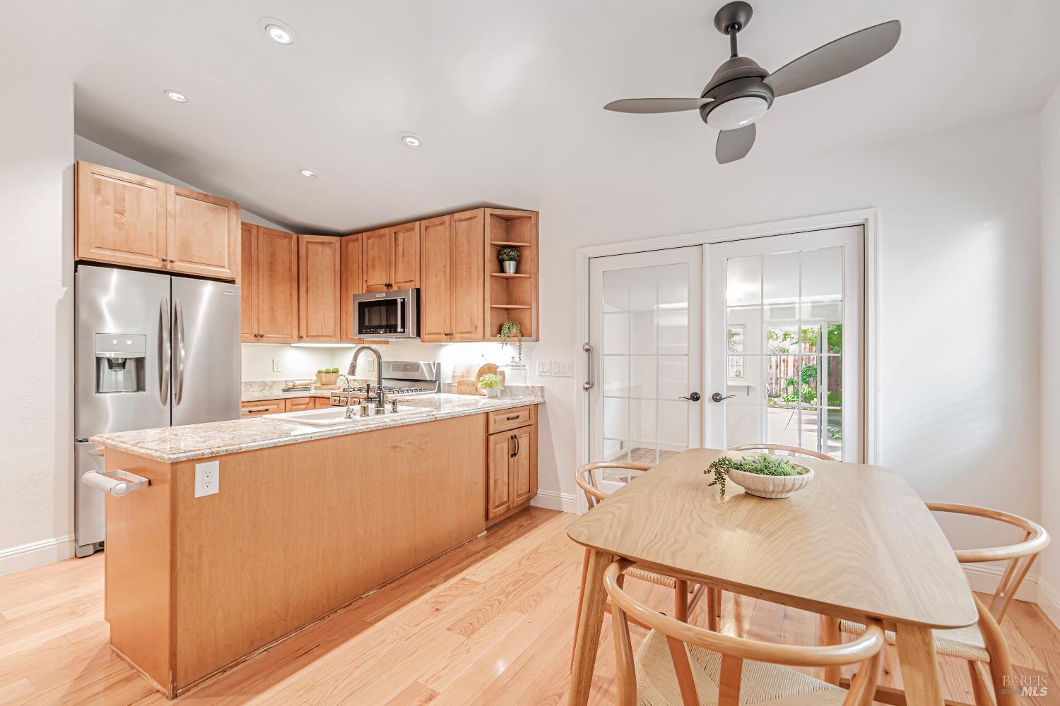 Detail Gallery Image 15 of 44 For 1748 Arroyo Sierra Ave, Santa Rosa,  CA 95405 - 3 Beds | 2 Baths