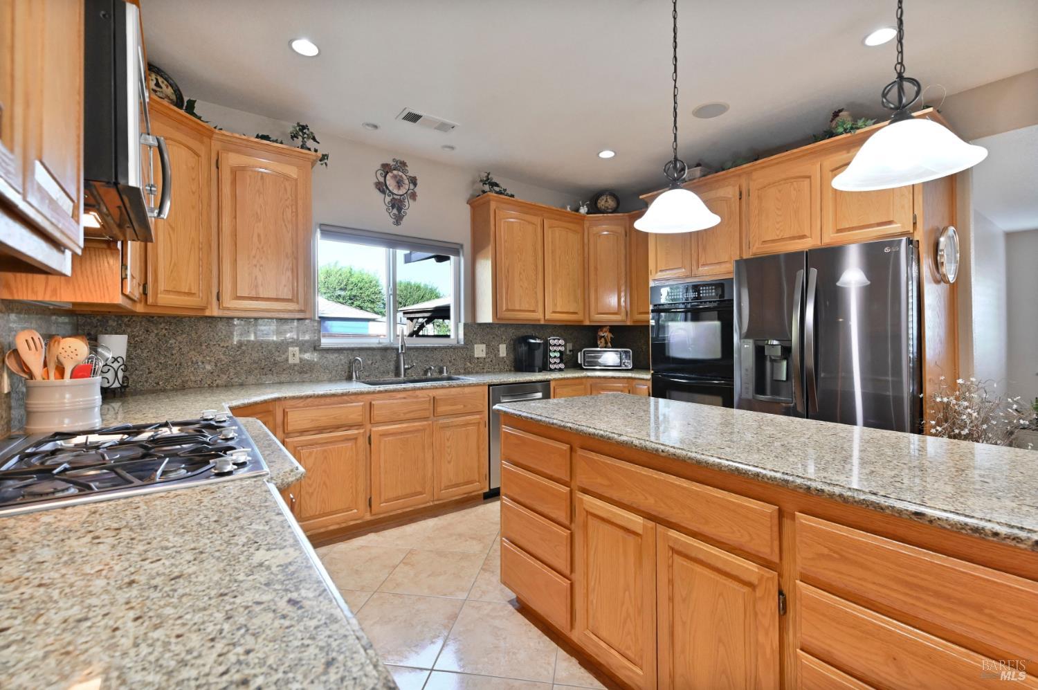 Detail Gallery Image 6 of 32 For 818 Thereza Way, Rio Vista,  CA 94571 - 4 Beds | 2/1 Baths