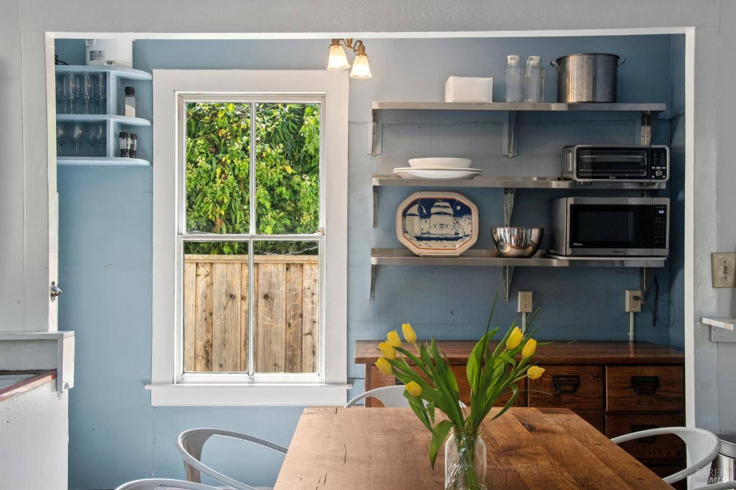 Detail Gallery Image 14 of 68 For 23 Brighton Ave, Bolinas,  CA 94924 - 9 Beds | 2/1 Baths