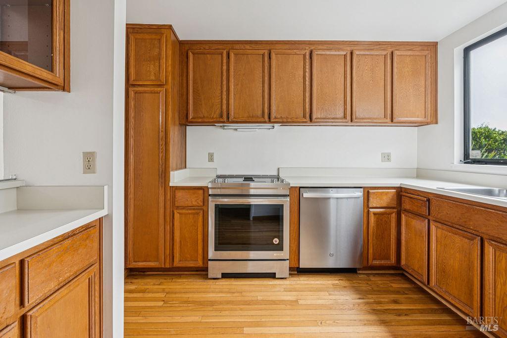 Detail Gallery Image 3 of 52 For 406 Donahue St, Sausalito,  CA 94965 - 2 Beds | 2 Baths