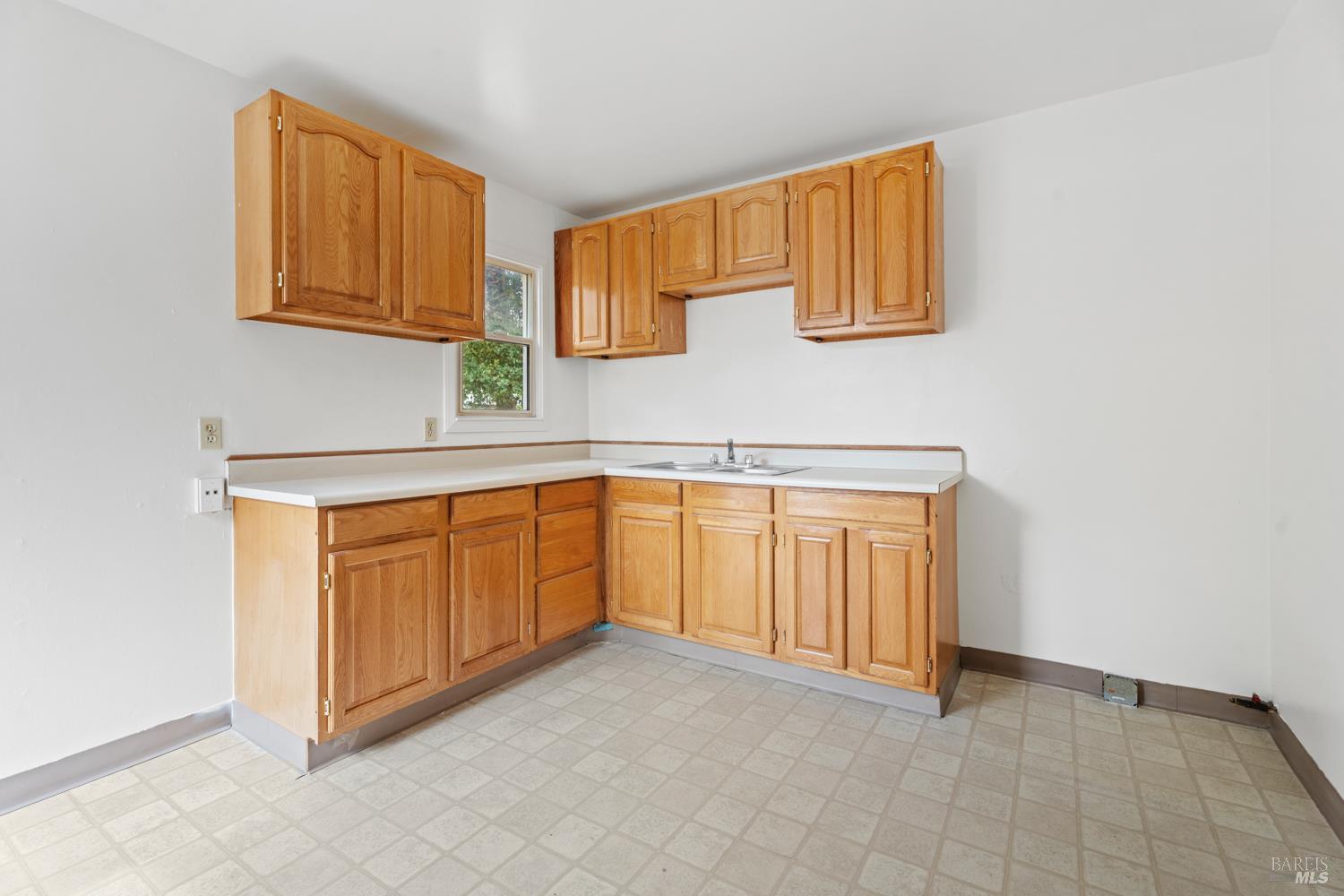 Detail Gallery Image 10 of 14 For 288 E San Francisco Ave, Willits,  CA 95490 - 2 Beds | 1 Baths