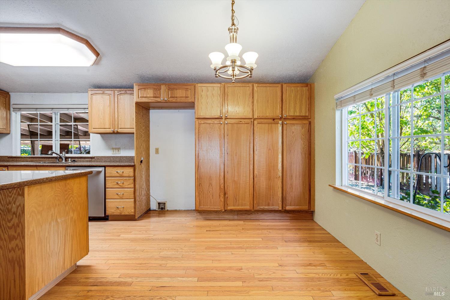 Detail Gallery Image 18 of 92 For 524 Mountain View Ave, Santa Rosa,  CA 95407 - 2 Beds | 2 Baths