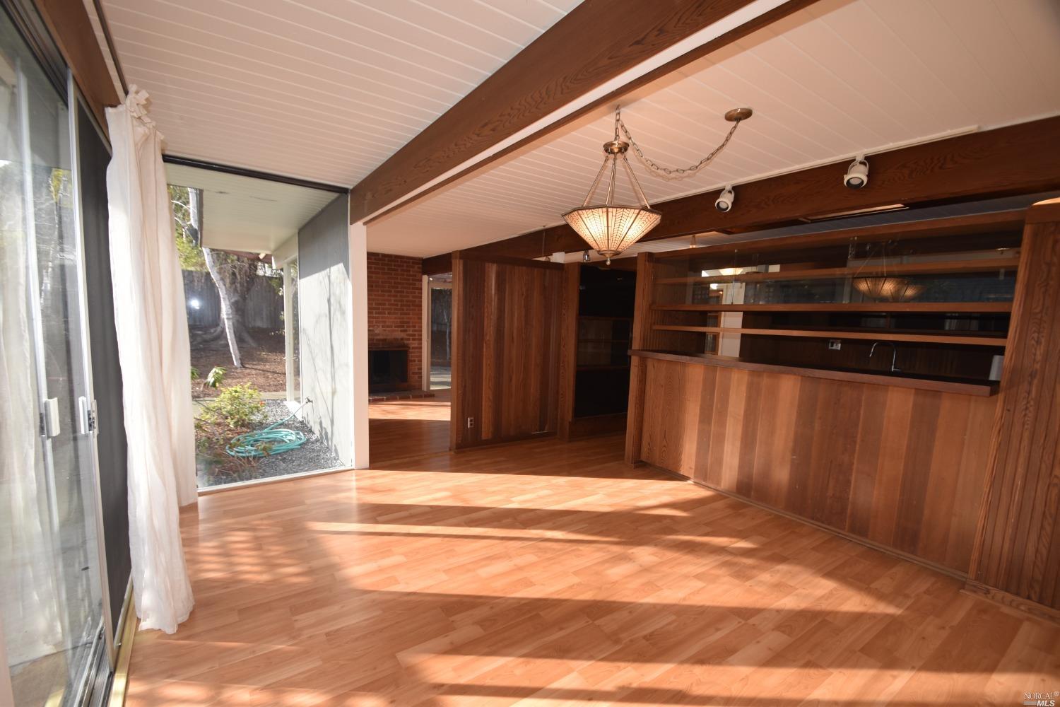 Detail Gallery Image 12 of 46 For 2151 Elderberry Ln, San Rafael,  CA 94903 - 3 Beds | 2 Baths