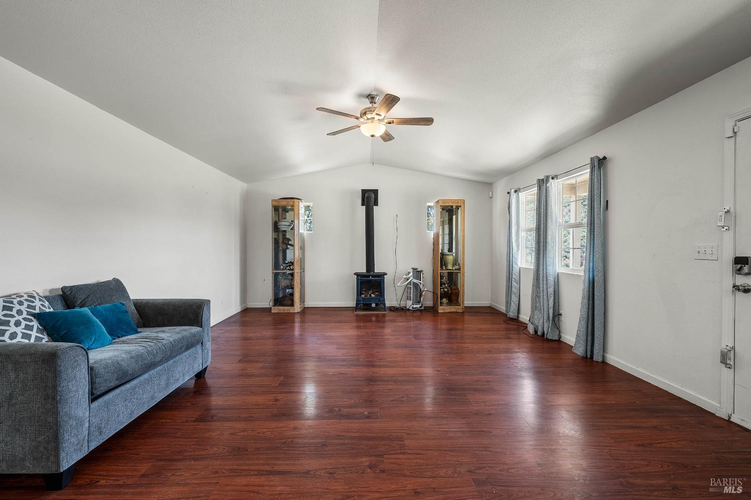 Detail Gallery Image 16 of 42 For 21710 E Highway 20 Hwy, Clearlake Oaks,  CA 95423 - 2 Beds | 1 Baths