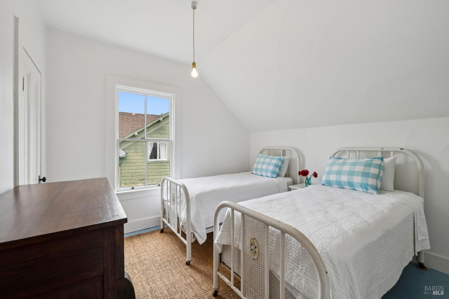 Detail Gallery Image 43 of 68 For 23 Brighton Ave, Bolinas,  CA 94924 - 9 Beds | 2/1 Baths