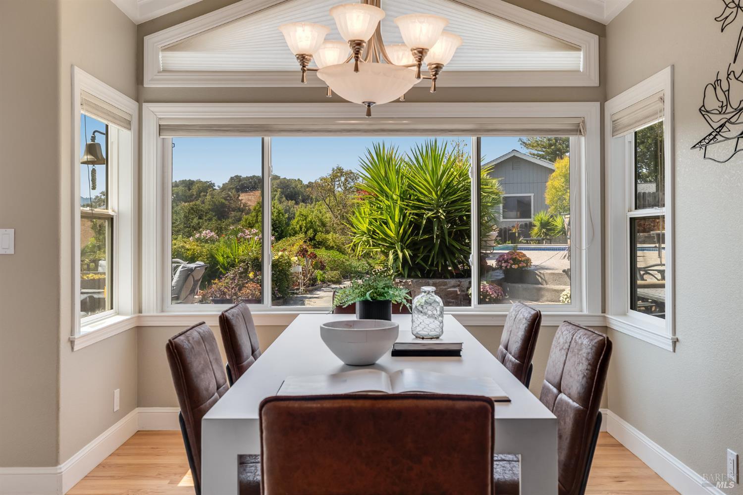 Detail Gallery Image 29 of 76 For 16 Fontana Ct, Novato,  CA 94945 - 5 Beds | 3/1 Baths