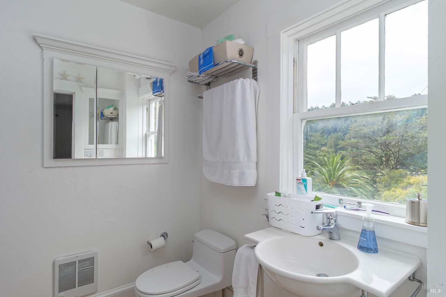 Detail Gallery Image 34 of 38 For 65 Summit Ave, Mill Valley,  CA 94941 - – Beds | – Baths