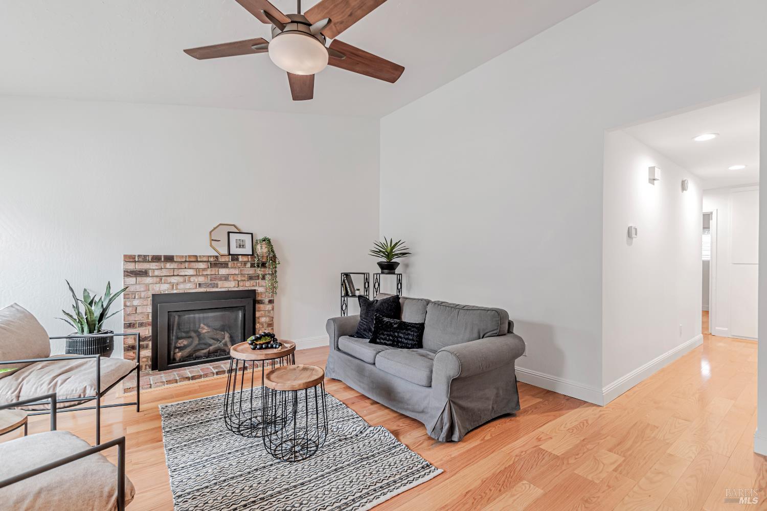 Detail Gallery Image 6 of 44 For 1748 Arroyo Sierra Ave, Santa Rosa,  CA 95405 - 3 Beds | 2 Baths