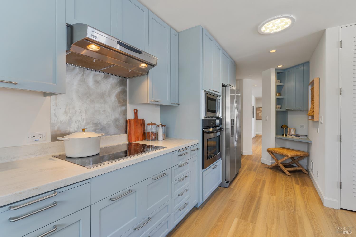Detail Gallery Image 15 of 47 For 254 Riviera Cir, Larkspur,  CA 94939 - 3 Beds | 2/1 Baths