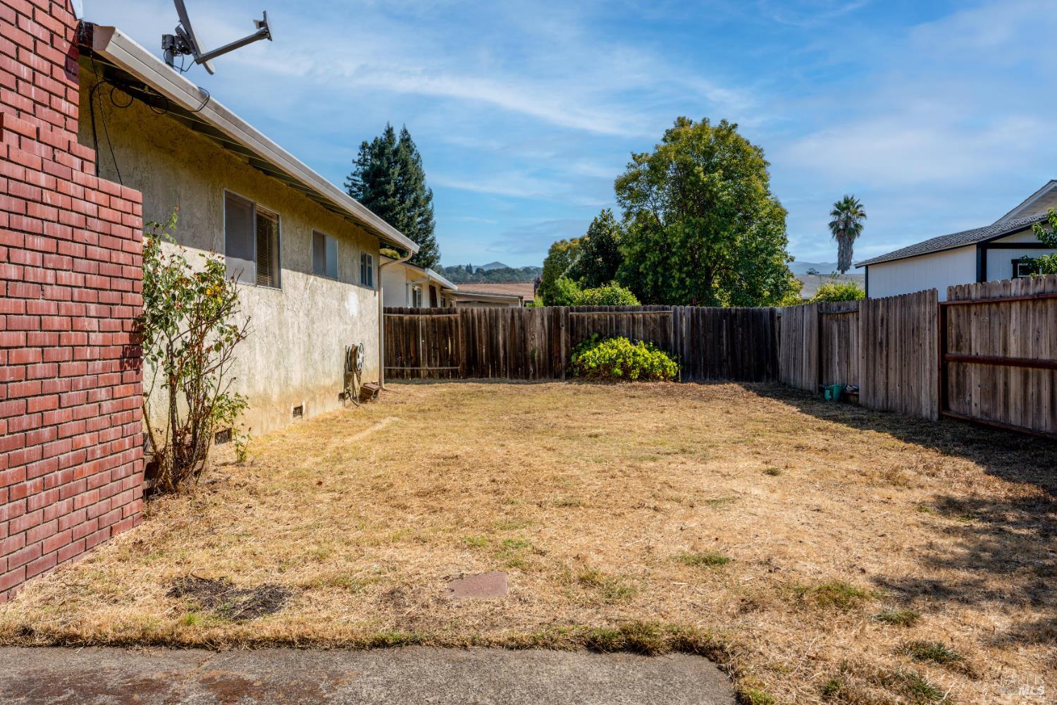 Detail Gallery Image 15 of 19 For 835 Yaqui Dr, Ukiah,  CA 95482 - 3 Beds | 2 Baths