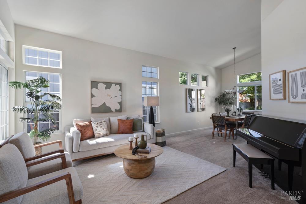 Detail Gallery Image 3 of 39 For 8011 Mammoth Dr, Rohnert Park,  CA 94928 - 3 Beds | 2/1 Baths