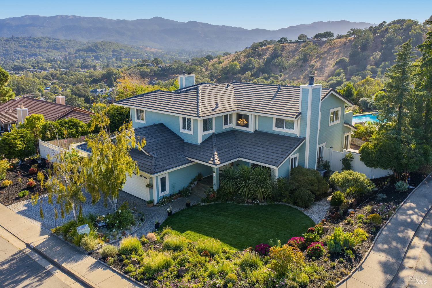 Detail Gallery Image 2 of 76 For 16 Fontana Ct, Novato,  CA 94945 - 5 Beds | 3/1 Baths