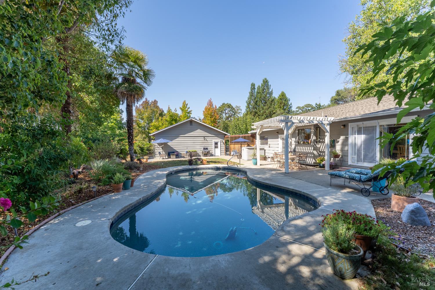 Detail Gallery Image 21 of 35 For 1381 El Dorado Rd, Ukiah,  CA 95482 - 3 Beds | 2 Baths