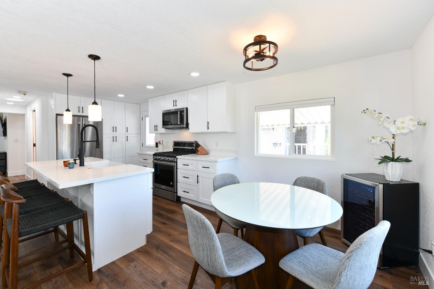 Detail Gallery Image 9 of 24 For 541 Mason St 8, Healdsburg,  CA 95448 - 2 Beds | 2 Baths