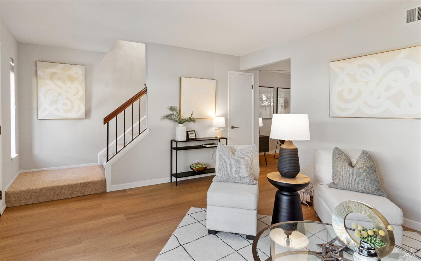 Detail Gallery Image 6 of 37 For 9 Village Ct, San Rafael,  CA 94903 - 3 Beds | 2/1 Baths