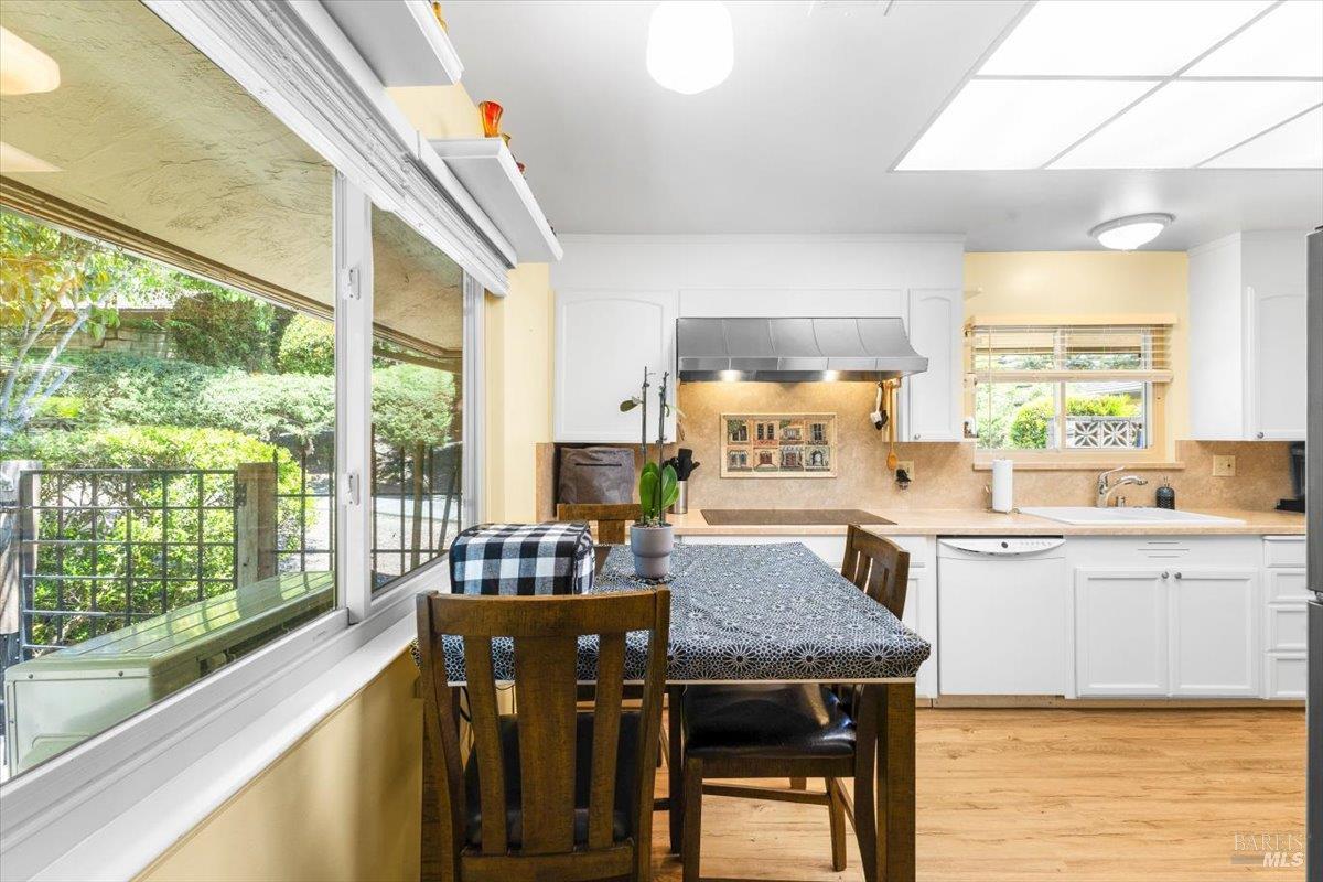 Detail Gallery Image 8 of 33 For 442 Las Casitas Ct a,  Santa Rosa,  CA 95403 - 2 Beds | 2 Baths