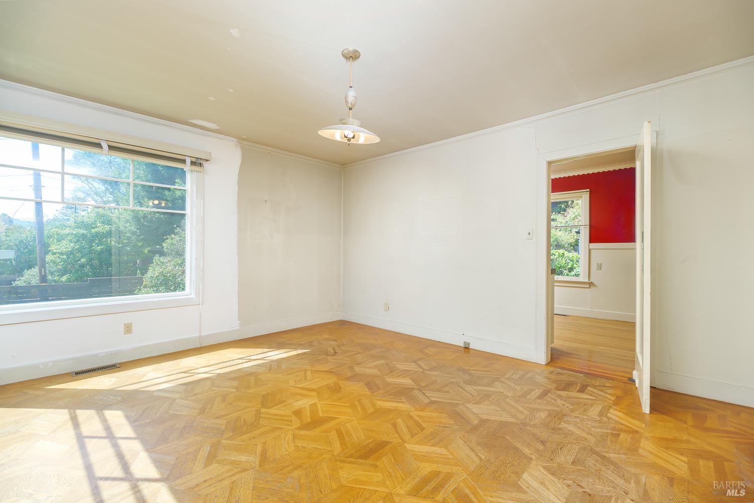 Detail Gallery Image 12 of 35 For 20 Shell Rd, Mill Valley,  CA 94941 - 3 Beds | 1/1 Baths
