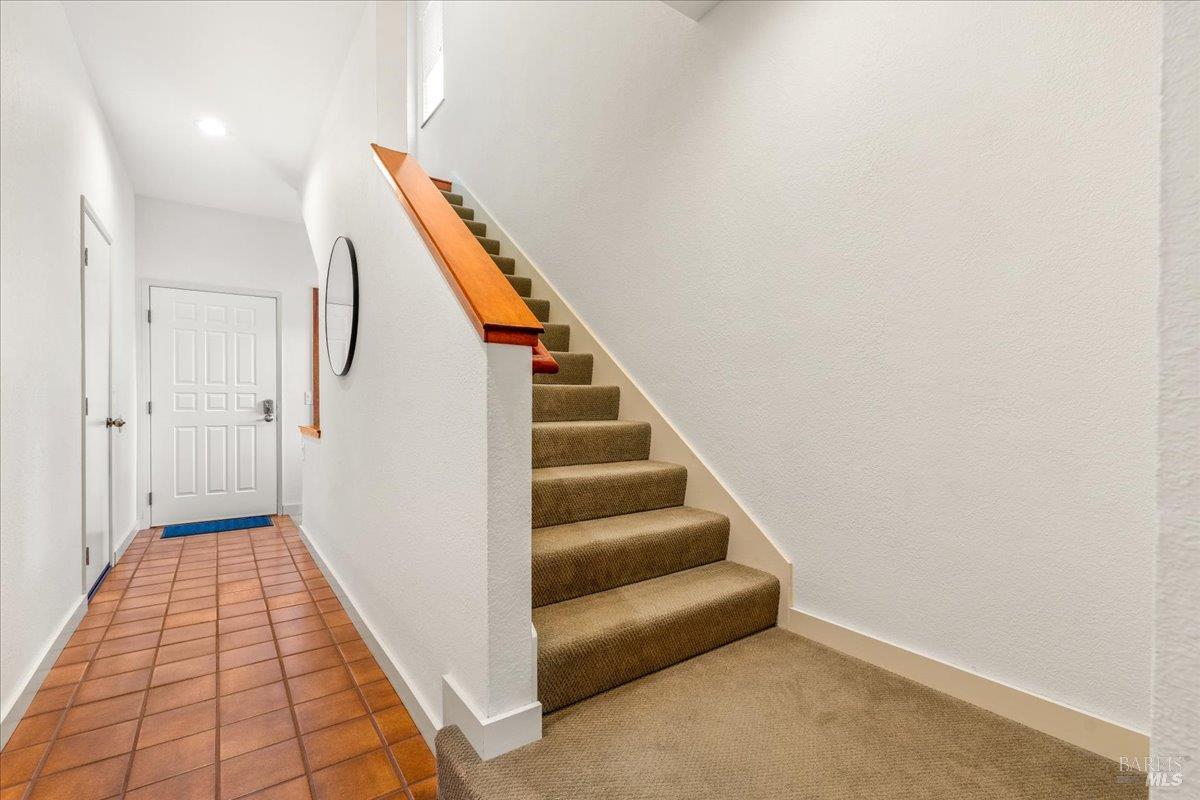 Detail Gallery Image 3 of 34 For 1 Freedom Ln, Petaluma,  CA 94952 - 2 Beds | 2/1 Baths