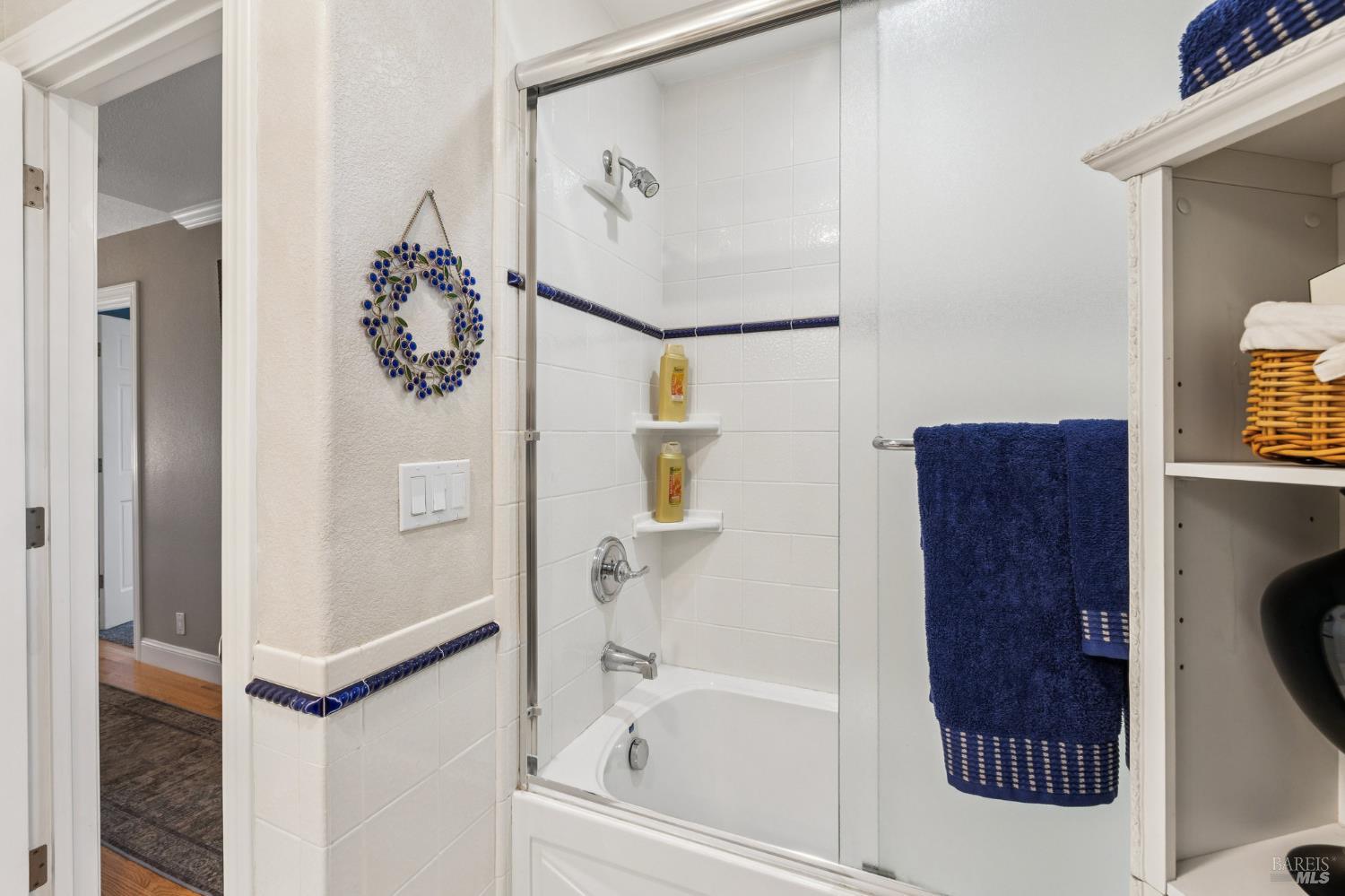 Detail Gallery Image 56 of 76 For 16 Fontana Ct, Novato,  CA 94945 - 5 Beds | 3/1 Baths