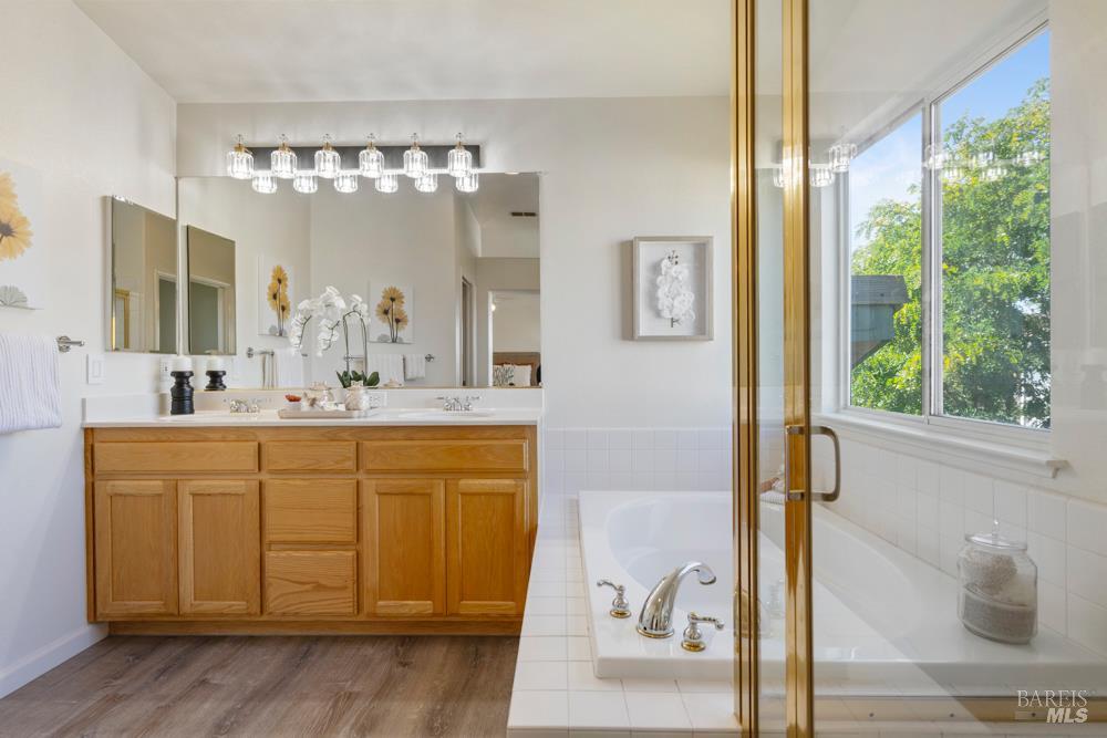 Detail Gallery Image 23 of 39 For 8011 Mammoth Dr, Rohnert Park,  CA 94928 - 3 Beds | 2/1 Baths