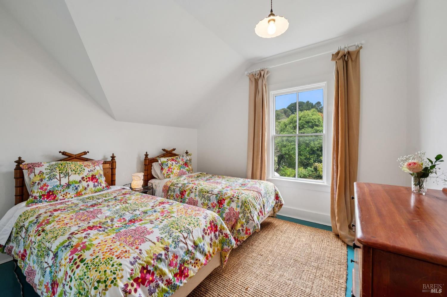 Detail Gallery Image 45 of 68 For 23 Brighton Ave, Bolinas,  CA 94924 - 9 Beds | 2/1 Baths