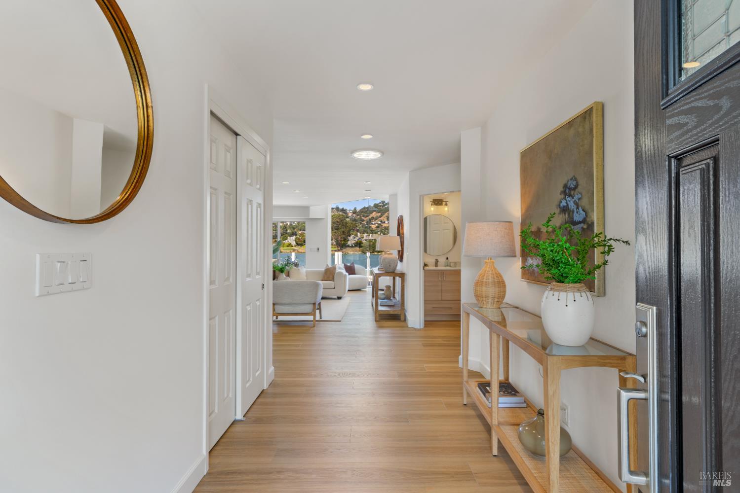 Detail Gallery Image 4 of 47 For 254 Riviera Cir, Larkspur,  CA 94939 - 3 Beds | 2/1 Baths