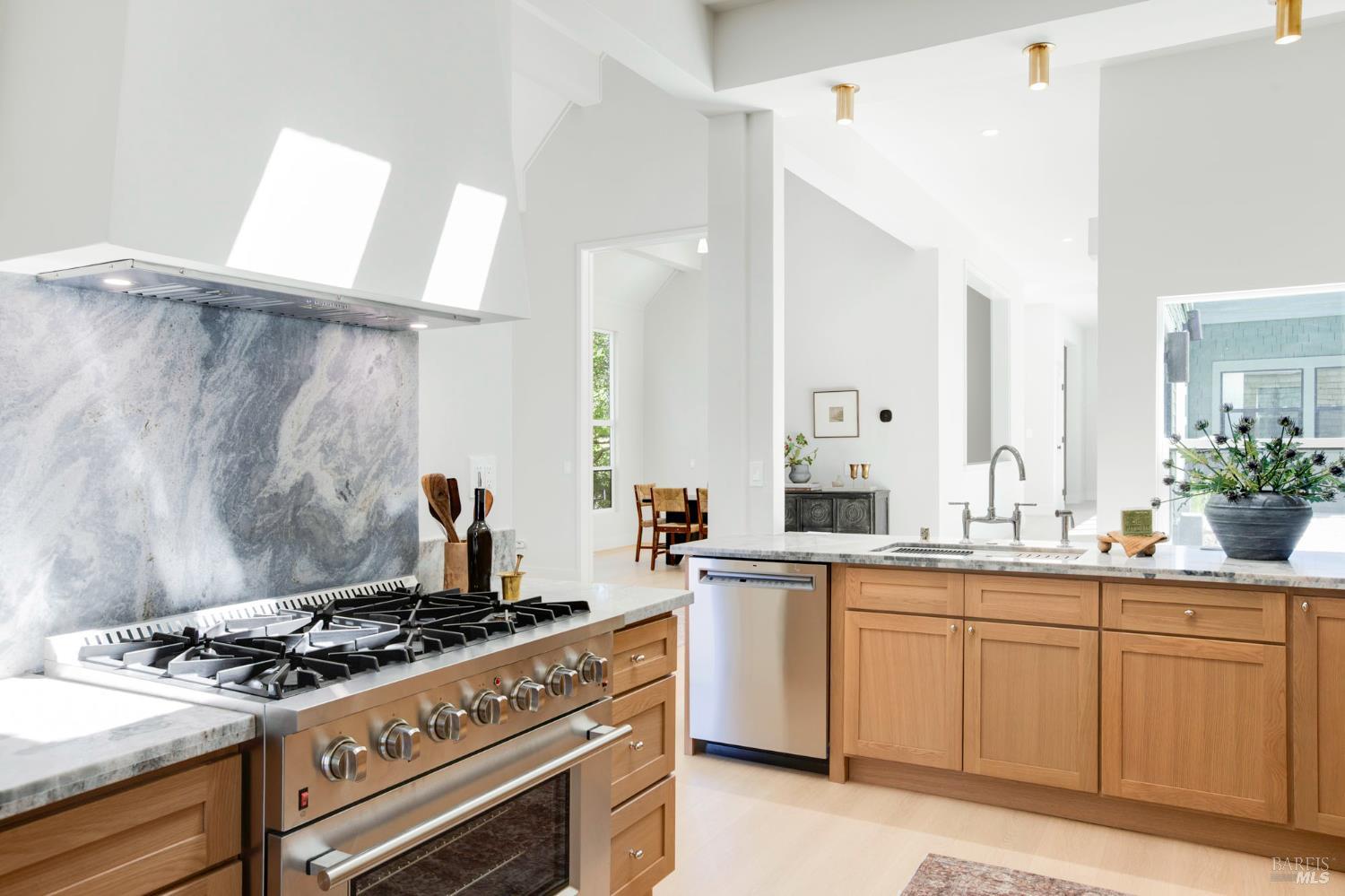 Detail Gallery Image 8 of 63 For 71 Pacheco Creek Dr, Novato,  CA 94949 - 4 Beds | 3/1 Baths