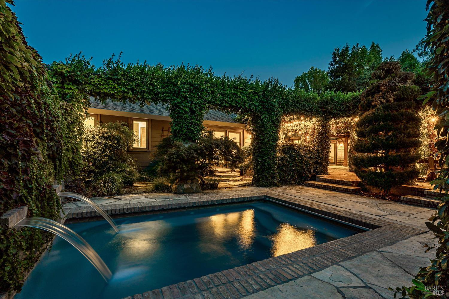 Detail Gallery Image 4 of 49 For 1549 E Napa St, Sonoma,  CA 95476 - 3 Beds | 2 Baths