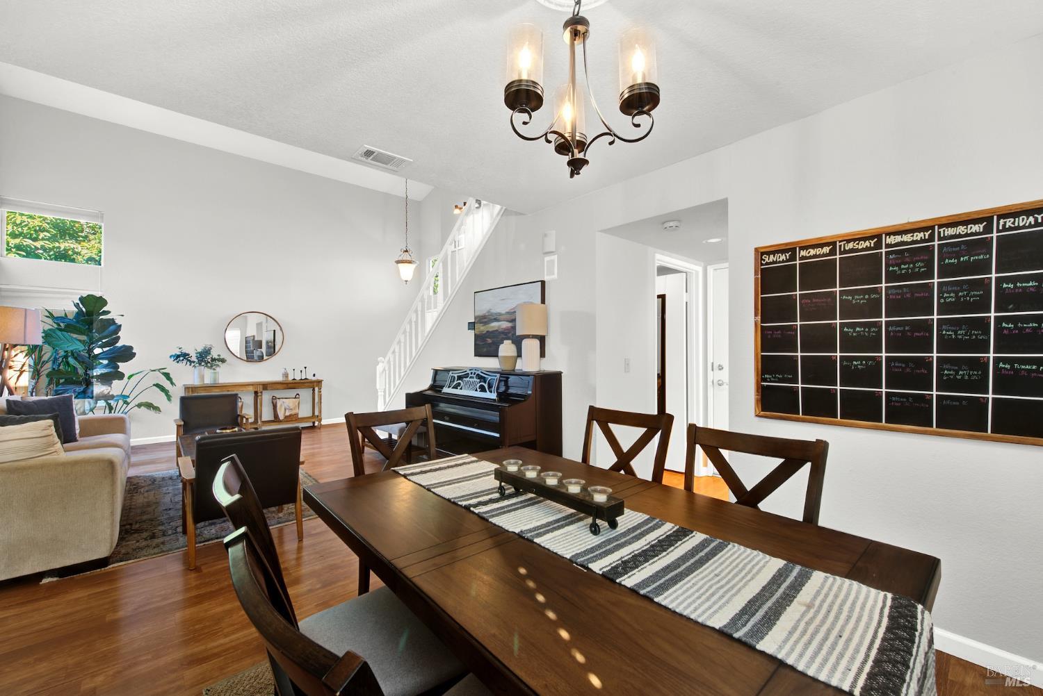 Detail Gallery Image 9 of 39 For 206 Colby Dr, Vacaville,  CA 95687 - 3 Beds | 2/1 Baths