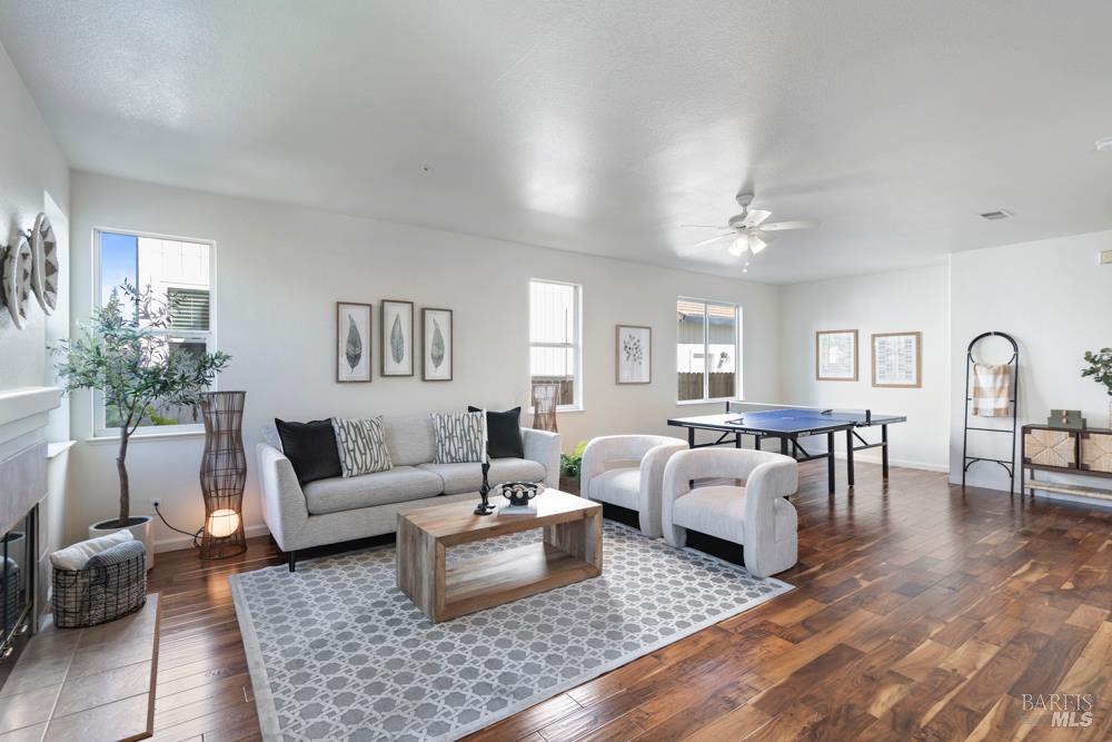 Detail Gallery Image 13 of 39 For 8011 Mammoth Dr, Rohnert Park,  CA 94928 - 3 Beds | 2/1 Baths