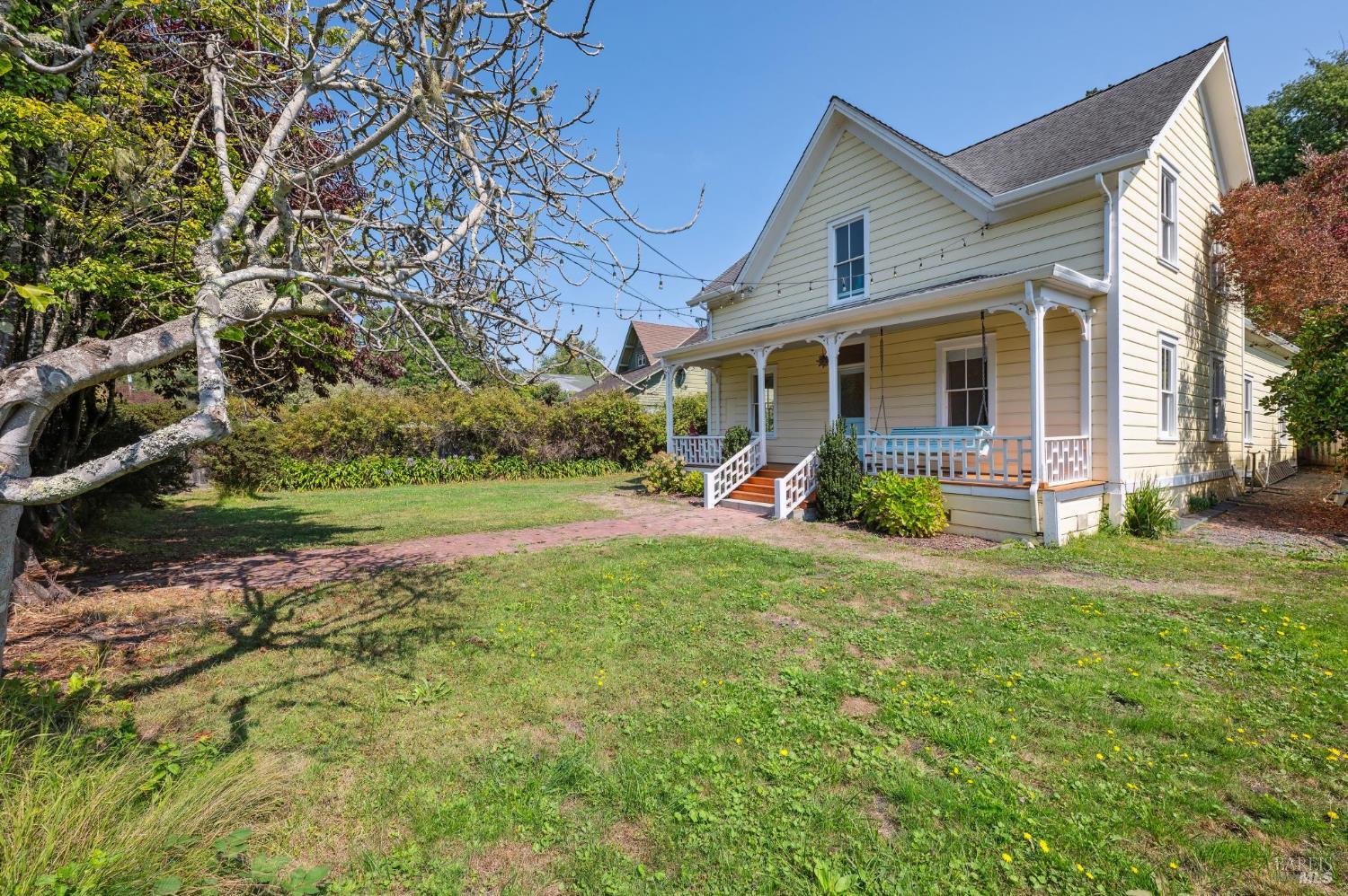 Detail Gallery Image 6 of 68 For 23 Brighton Ave, Bolinas,  CA 94924 - 9 Beds | 2/1 Baths