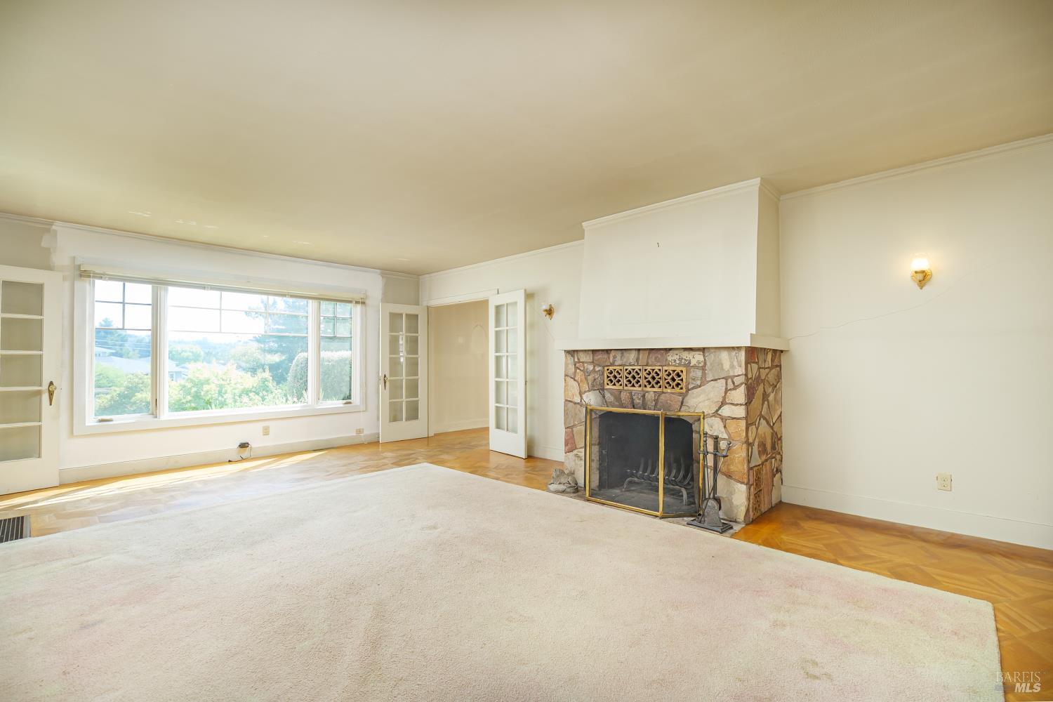 Detail Gallery Image 10 of 35 For 20 Shell Rd, Mill Valley,  CA 94941 - 3 Beds | 1/1 Baths