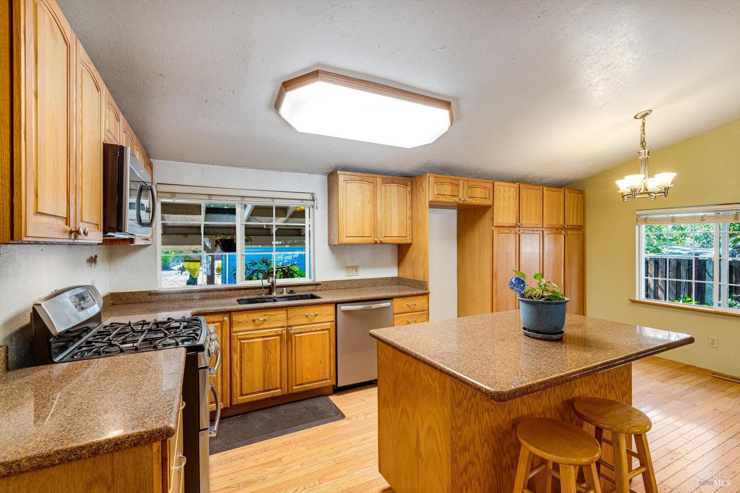 Detail Gallery Image 25 of 92 For 524 Mountain View Ave, Santa Rosa,  CA 95407 - 2 Beds | 2 Baths