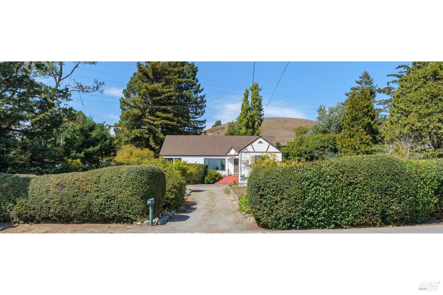 Detail Gallery Image 3 of 35 For 20 Shell Rd, Mill Valley,  CA 94941 - 3 Beds | 1/1 Baths