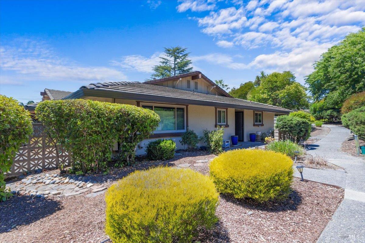 Detail Gallery Image 1 of 33 For 442 Las Casitas Ct a,  Santa Rosa,  CA 95403 - 2 Beds | 2 Baths