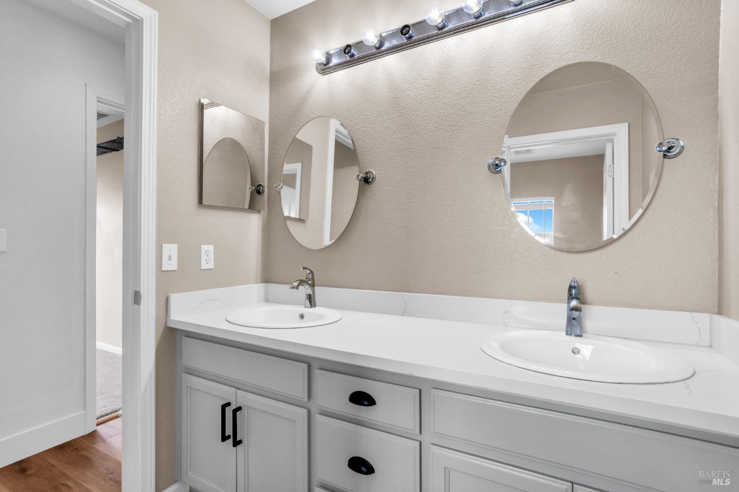 Detail Gallery Image 17 of 44 For 2040 Mariposa Dr, Dixon,  CA 95620 - 4 Beds | 2/1 Baths