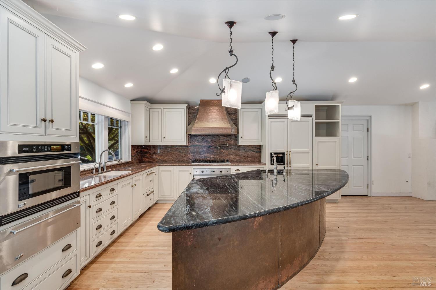 Detail Gallery Image 12 of 49 For 1549 E Napa St, Sonoma,  CA 95476 - 3 Beds | 2 Baths