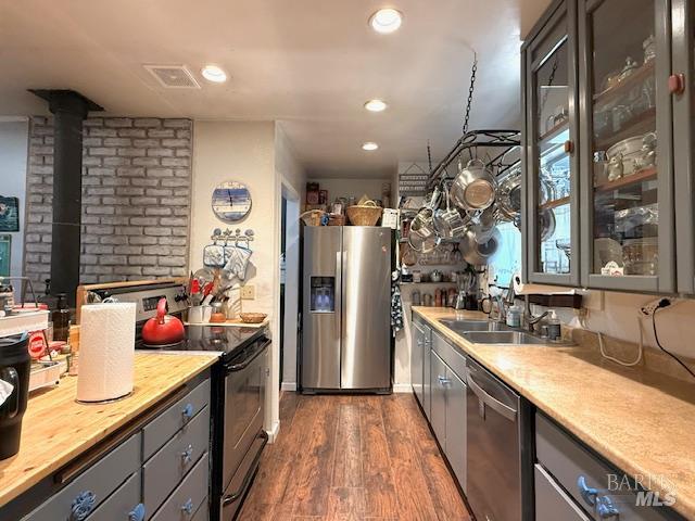 Detail Gallery Image 6 of 39 For 6420 Pineview Ct, Clearlake,  CA 95422 - 3 Beds | 1/1 Baths